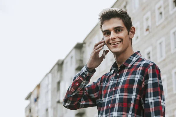 Teen cep telefonu ile