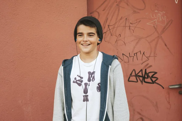 Urban boy with headphones — Stock Photo, Image