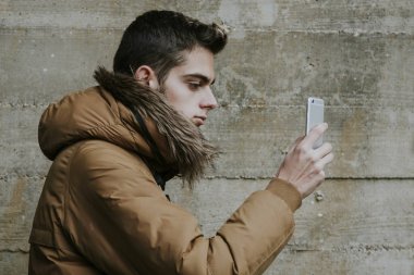 Çocuk cep telefonu ile 