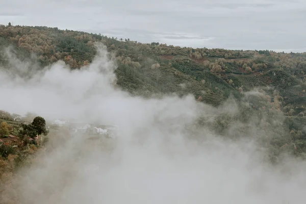 Misty mountain landscape — Stock Photo, Image