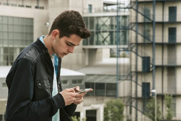 Young man with mobile phone — Stock Photo, Image