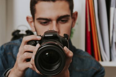 kamera fotoğraf adamla