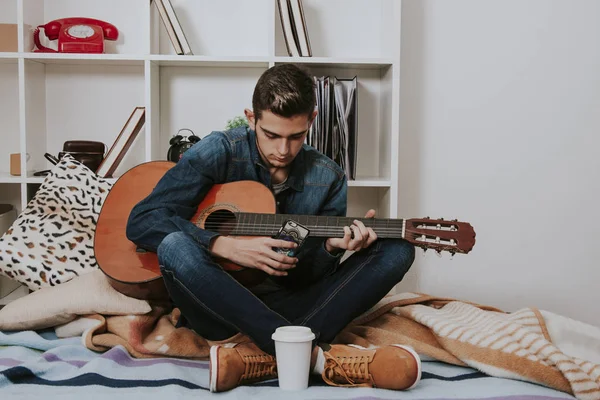 Man met de gitaar — Stockfoto