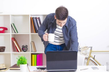 adam bilgisayar dizüstü bilgisayar, iş ile