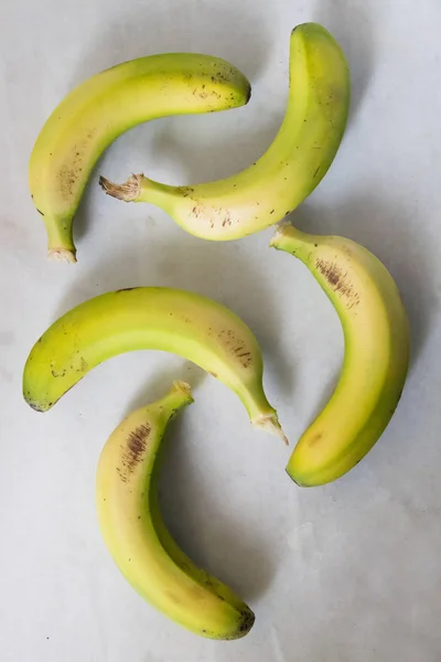 Banaan natuurlijk op de tafel — Stockfoto