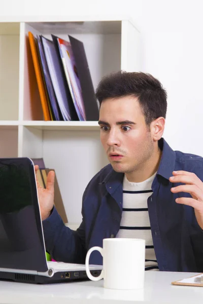 Man working with laptop computer — Stock Photo, Image