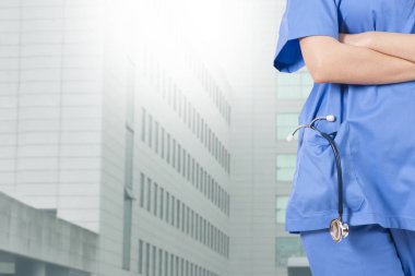 Steteskop ve hastane doktor