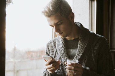 Adam cep telefonu ile 