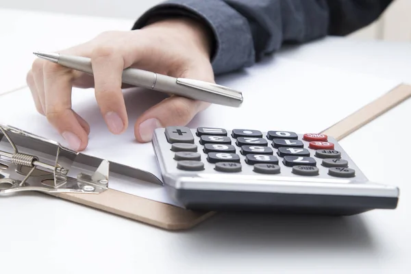 Hands with the calculator on the desk — Stock Photo, Image