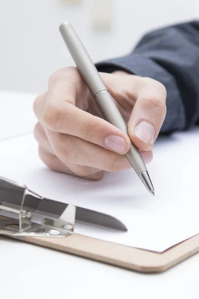 Hands with the pen — Stock Photo, Image