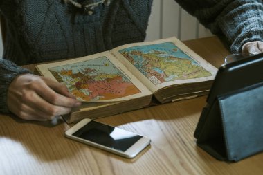 Resepsiyon haritalar kitap ile 