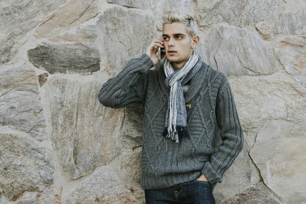 Homem com o telefone móvel — Fotografia de Stock