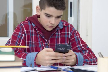 Çocuk cep telefonu ile 