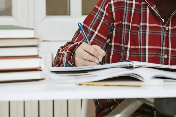 Scrittura a mano del bambino della scuola — Foto Stock