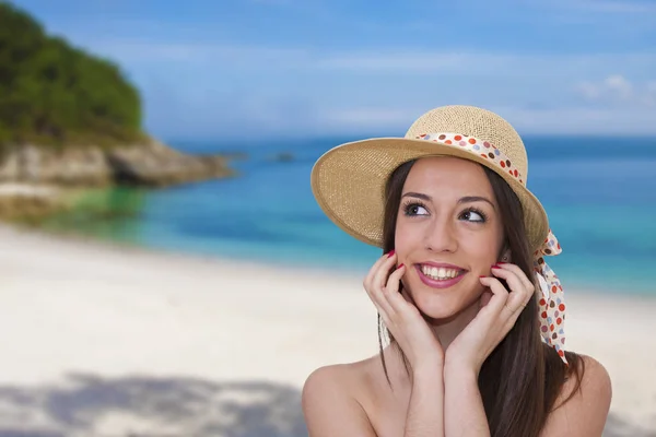 Mädchen im Strandurlaub — Stockfoto