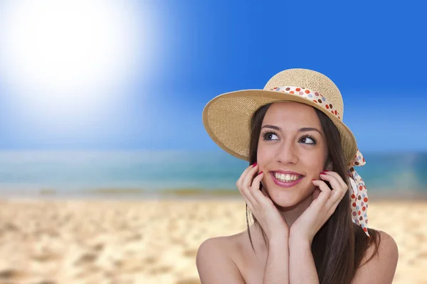 Meisje op strandvakantie — Stockfoto