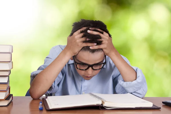 Child studying at the desk — Stock Photo, Image