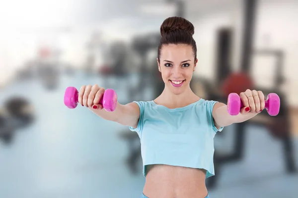 Chica en el gimnasio — Foto de Stock