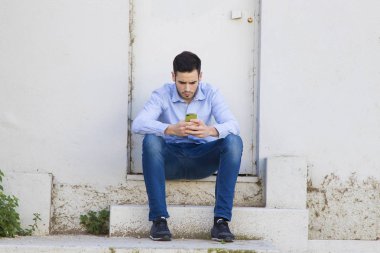 adam cep telefonu ile