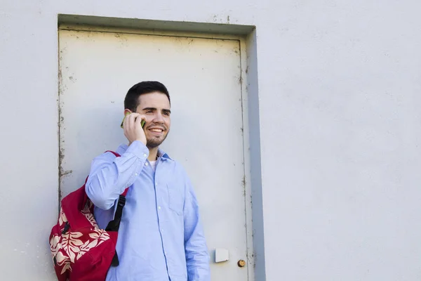 Man met mobiele telefoon — Stockfoto