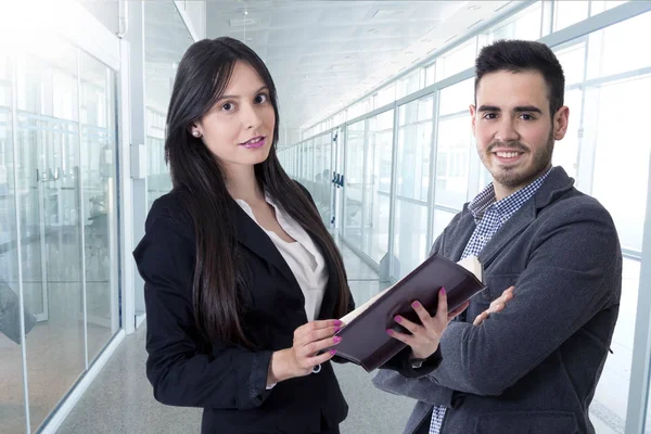 Hombre y mujer de negocios —  Fotos de Stock