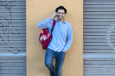 adam ile hareket eden 