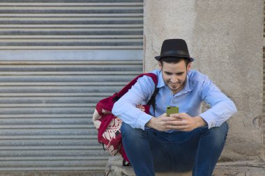 adam ile hareket eden 