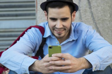 adam ile hareket eden 