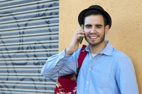 Uomo con cellulare — Foto Stock