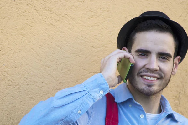 Hombre con móvil — Foto de Stock