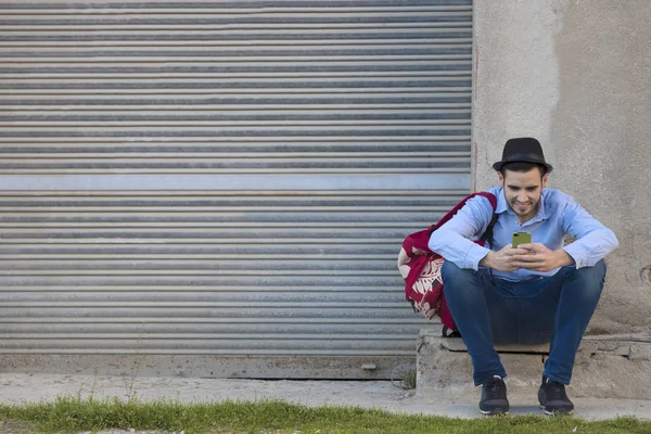 Uomo con cellulare — Foto Stock