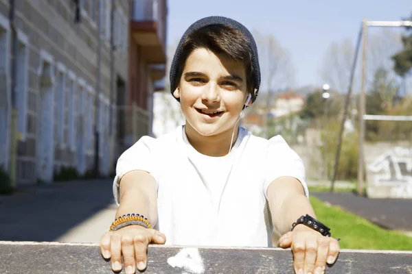 Child in the park outside — Stock Photo, Image