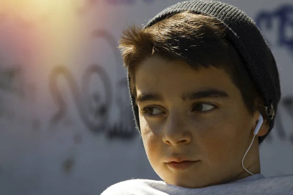 Niño en el parque fuera — Foto de Stock