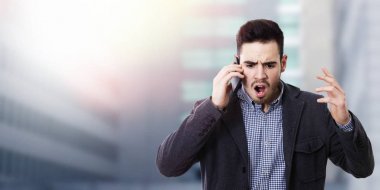 Cep telefonlu iş adamı