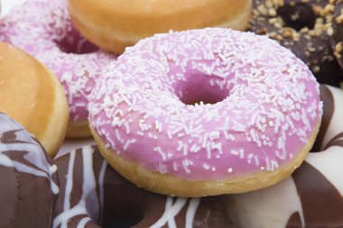 Donuts bir arka plan üzerinde 