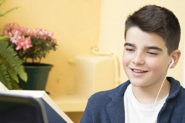 Studying with the laptop — Stock Photo, Image