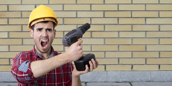 Trabajador con taladro gritando —  Fotos de Stock