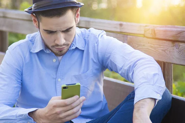 Teléfono móvil, estilo de vida — Foto de Stock