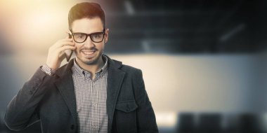 adam cep telefonu, iş ile