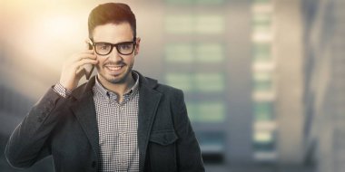 adam cep telefonu, iş ile