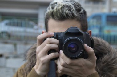 fotoğrafçı ile Slr fotoğraf makinesi