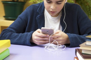 Çocuk cep telefonu ile 