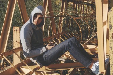 Young'ın rahat tarzı 