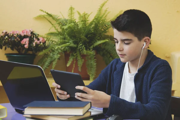 Child with the laptop — Stock Photo, Image