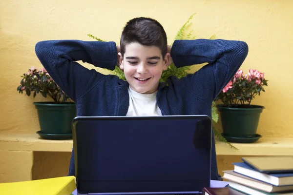 Child with the laptop — Stock Photo, Image