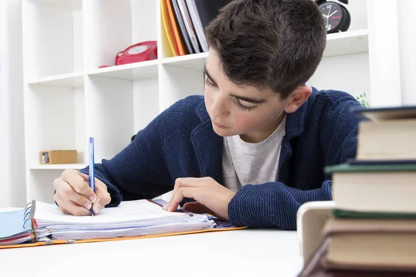 Estudar na escola — Fotografia de Stock