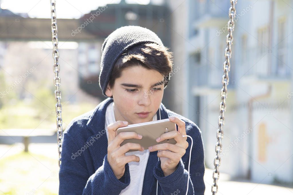 child with cellphone