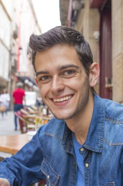 cep telefonu ile genç çocuk 