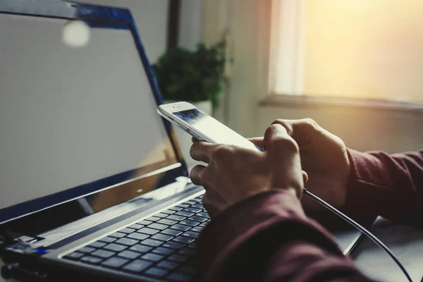 Jobba på studie med techonology — Stockfoto