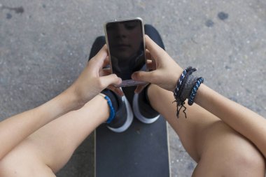 Adam cep telefonu ile 